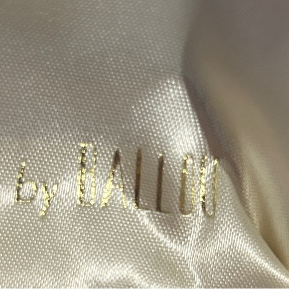 Vintage gold filled bangle bracelet by BALLOU. 1/20-12 KT gold filled. - Picture 2 of 10